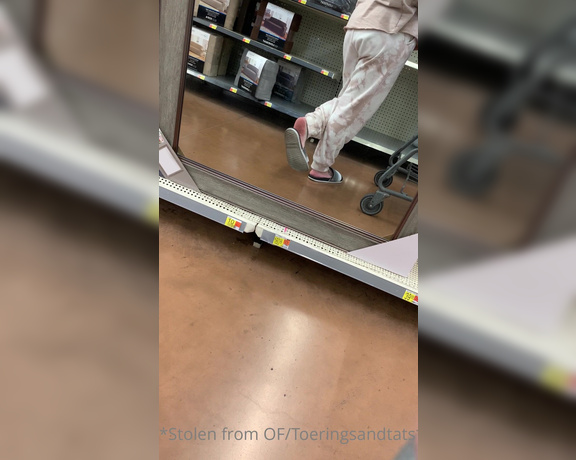 Lexi - Toe Rings and Tattoos aka Toeringsandtats OnlyFans - (128899422) Would you follow me around the store if you saw me with me toes out What would you do if you spotted