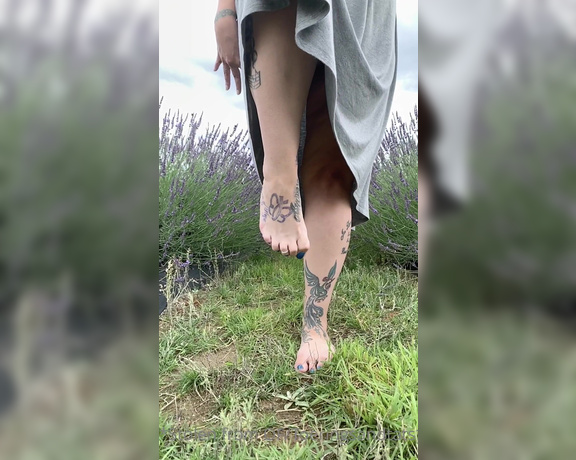 Lexi - Toe Rings and Tattoos aka Toeringsandtats OnlyFans - (29021335) Happy Monday Honeypies thought I’d share the actual video that stemmed from the blooper I shared