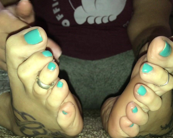 Lexi - Toe Rings and Tattoos aka Toeringsandtats OnlyFans - (12115264) Oiled Soles