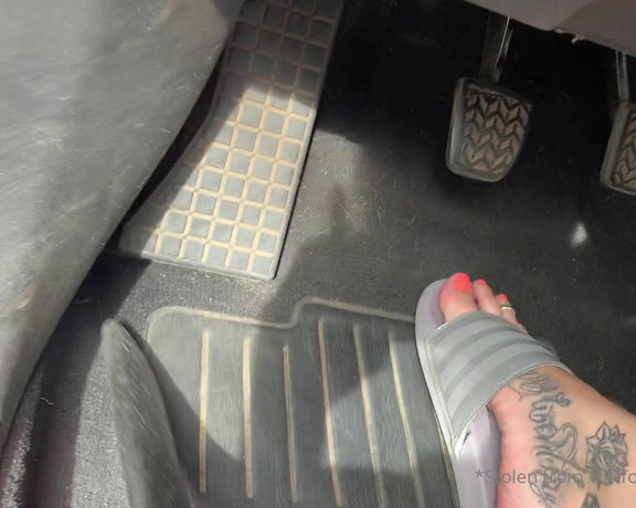 Lexi - Toe Rings and Tattoos aka Toeringsandtats OnlyFans - (25074501) Almost forgot I recorded this video after I finished washing my car i decided to detail it