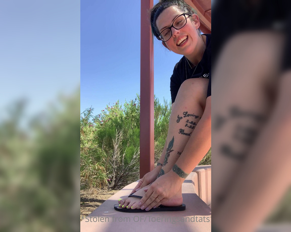 Lexi - Toe Rings and Tattoos aka Toeringsandtats OnlyFans - (27389792) Wanted to show y’all some extra love on this beautiful #SoleSunday My flip flop lovers should reall