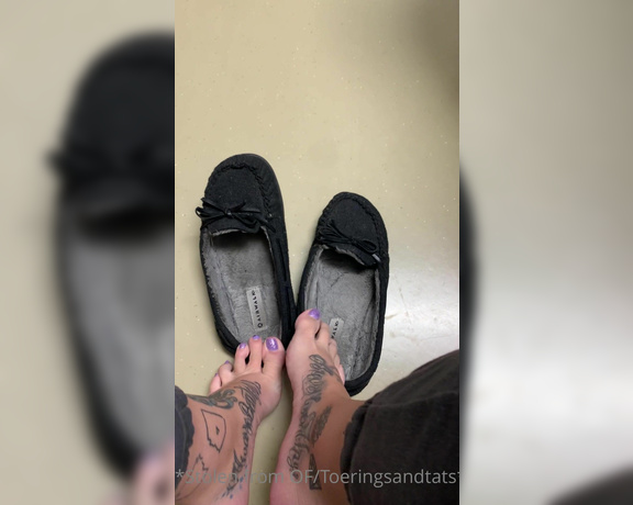 Lexi - Toe Rings and Tattoos aka Toeringsandtats OnlyFans - (104926840) Sitting in the doctors office waiting to find some stuff out since I’m sitting here waiting so