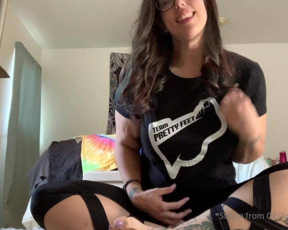 Lexi - Toe Rings and Tattoos aka Toeringsandtats OnlyFans - (112836761) So I made a video trying on all of my team pretty feet shirts this is just a tiny clip, but I’m