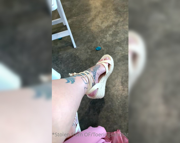 Lexi - Toe Rings and Tattoos aka Toeringsandtats OnlyFans - (138920115) Wedding wedge vibes do you enjoy little candid clips like this