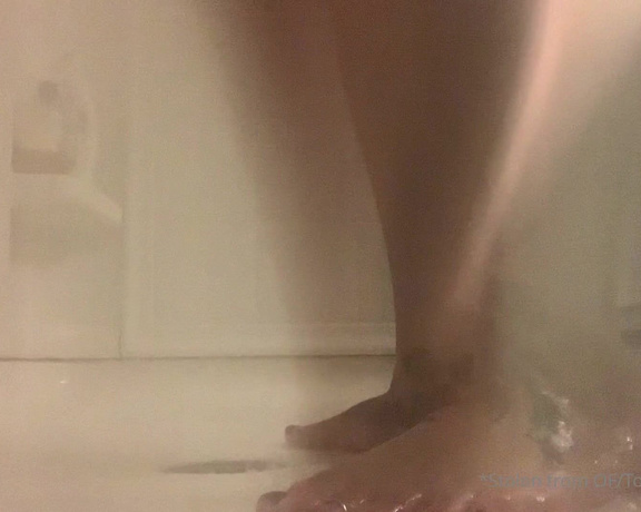 Lexi - Toe Rings and Tattoos aka Toeringsandtats OnlyFans - (89918434) Freaky Friday Have you ever wondered how good my wrinkles look in the shower Well, you’re welcom