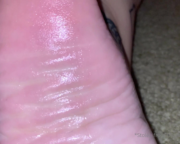 Lexi - Toe Rings and Tattoos aka Toeringsandtats OnlyFans - (44973160) Who doesn’t love a Slow Motion, oiled up, Wrinkled sole video these MFs were glistening be