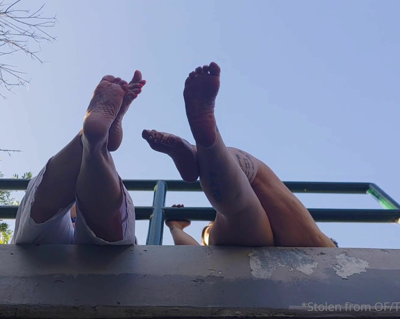 Lexi - Toe Rings and Tattoos aka Toeringsandtats OnlyFans - (43087267) How would you like to be down below watching this view of @phoenixstacy and I Be careful, you might