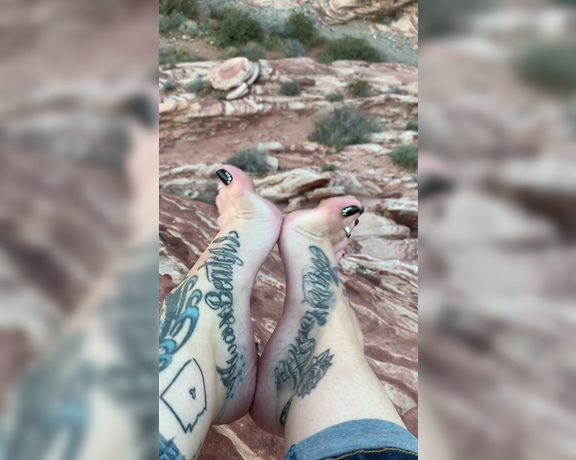 Lexi - Toe Rings and Tattoos aka Toeringsandtats OnlyFans - (13697405) I took hundreds of new pictures today drove out to the red rock canyons and hiked out a bit to