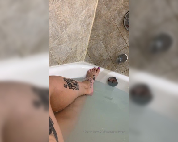 Lexi - Toe Rings and Tattoos aka Toeringsandtats OnlyFans - (33016894) Thought I’d share this Live from IG a few days ago singing in the bathtub, sharing my feet