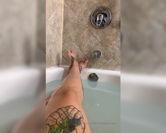 Lexi - Toe Rings and Tattoos aka Toeringsandtats OnlyFans - (33016894) Thought I’d share this Live from IG a few days ago singing in the bathtub, sharing my feet