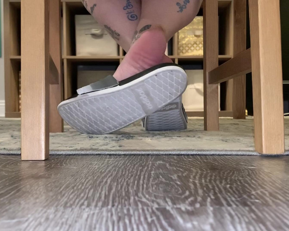 Lexi - Toe Rings and Tattoos aka Toeringsandtats OnlyFans - (13940813) Made a couple vids like this last night but still not sure how I feel about it but I hope y’all