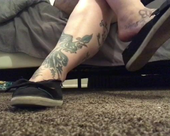 Lexi - Toe Rings and Tattoos aka Toeringsandtats OnlyFans - (12072805) From the archives old Shoe play vid