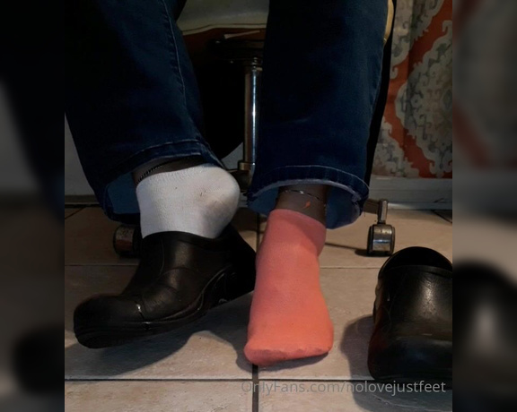 Nolove JustFeet aka Nolovejustfeet OnlyFans - After a long day at work, all I want to do is unwind, relax and take it easy Cum crawl to me ur kne