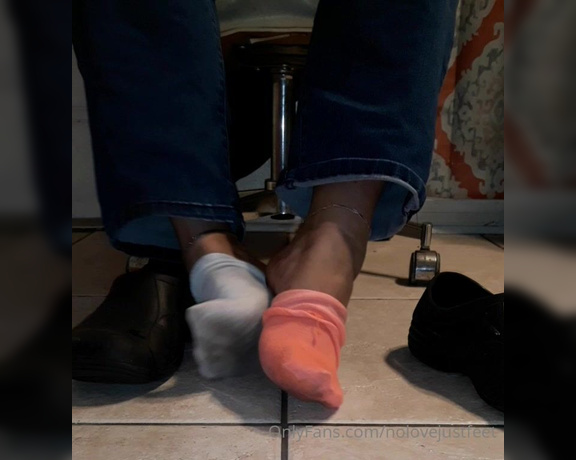 Nolove JustFeet aka Nolovejustfeet OnlyFans - After a long day at work, all I want to do is unwind, relax and take it easy Cum crawl to me ur kne