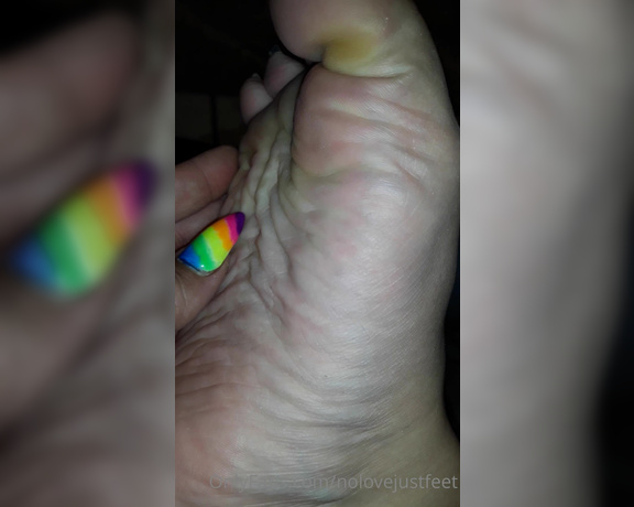 Nolove JustFeet aka Nolovejustfeet OnlyFans - I love playing with my plush wrinkles wanna touch