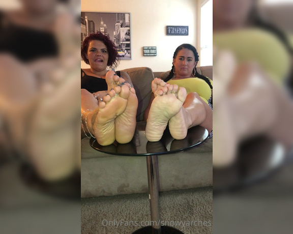 SnowyArches aka Snowyarches OnlyFans - Our feet are so lovely Throwback with @madsoles 1 and @chitownbulls