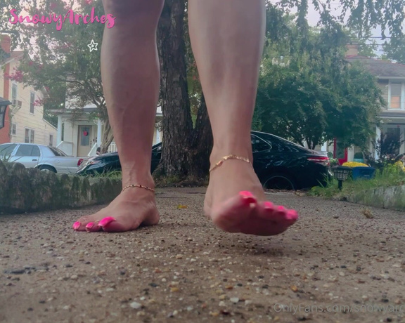 SnowyArches aka Snowyarches OnlyFans - Imagine this sidewalk being your body Imagine me slowly walking up and down gently pressing my toes