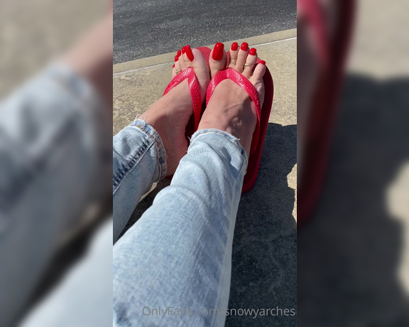 SnowyArches aka Snowyarches OnlyFans - Red flipflops and Red Toes