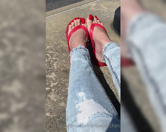 SnowyArches aka Snowyarches OnlyFans - Red flipflops and Red Toes