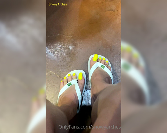 SnowyArches aka Snowyarches OnlyFans - I love watching to see who is watching me play with my flipflops