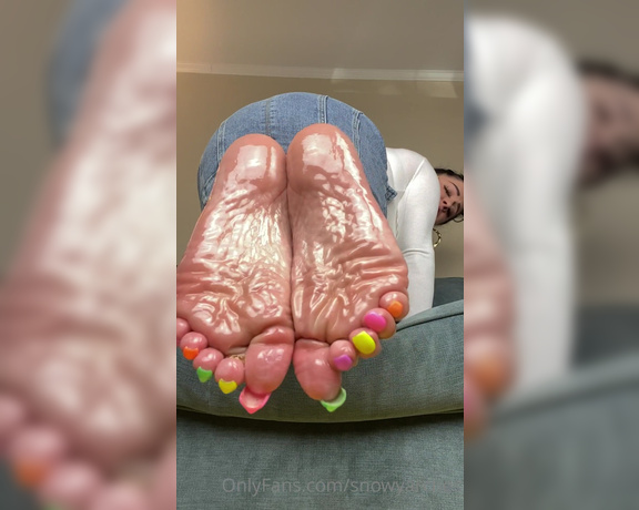 SnowyArches aka Snowyarches OnlyFans - Don’t cum to fast visualizing these soles