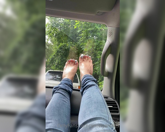 SnowyArches aka Snowyarches OnlyFans - Jeans and Toes 3