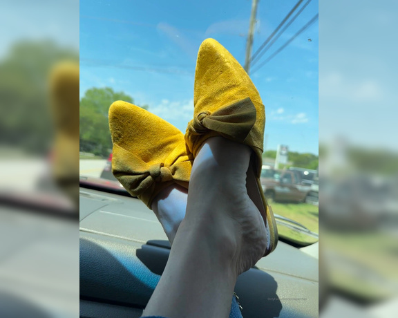 SnowyArches aka Snowyarches OnlyFans - Quick car shots with my yellow mules and rainbow toes I editing some good stuff for my onlyfan 1