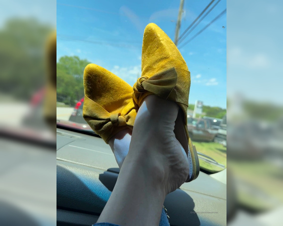 SnowyArches aka Snowyarches OnlyFans - Quick car shots with my yellow mules and rainbow toes I editing some good stuff for my onlyfan 1