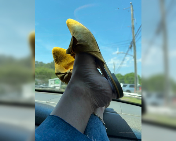 SnowyArches aka Snowyarches OnlyFans - Quick car shots with my yellow mules and rainbow toes I editing some good stuff for my onlyfan 1