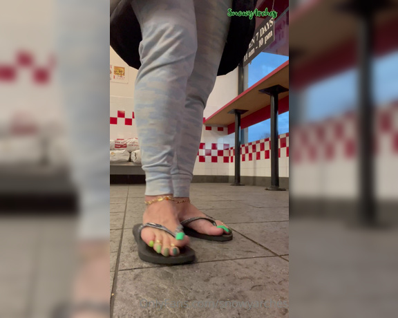 SnowyArches aka Snowyarches OnlyFans - What would you do if you seen me recording in public They were a little dirty Any tongues willing