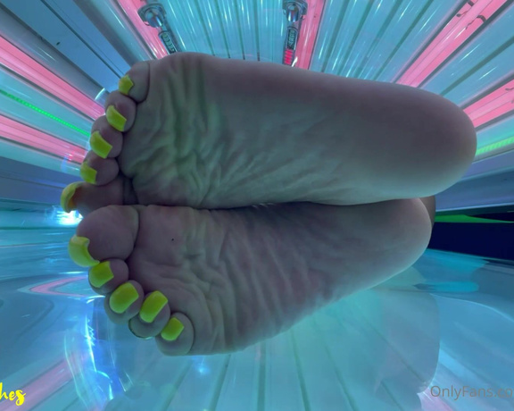 SnowyArches aka Snowyarches OnlyFans - Nothing sexier than tanning bed Wrankles