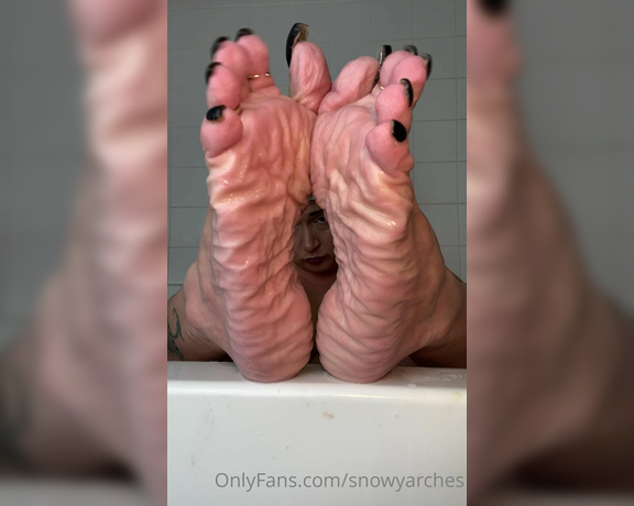 SnowyArches aka Snowyarches OnlyFans - You definitely can feel every single groove, crease, and Wrinkle I’m going to miss this black polis