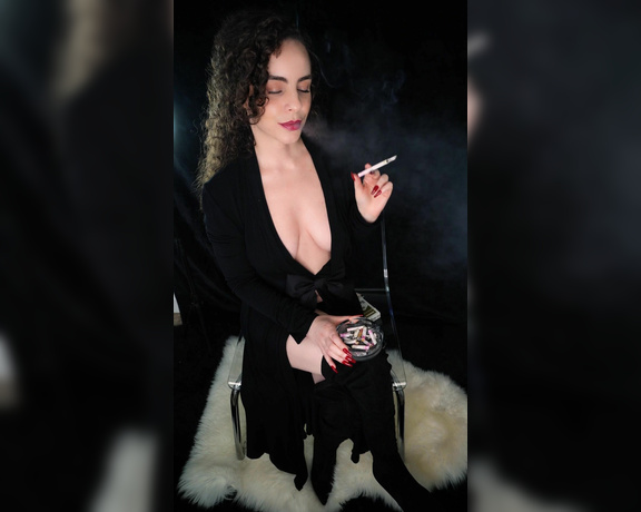 ManyVids - Dani Lynn - Cigarettes Red Nails and Curly Hair