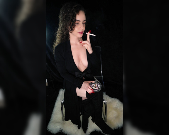 ManyVids - Dani Lynn - Cigarettes Red Nails and Curly Hair