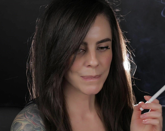 ManyVids - Dani Lynn - Smoking Close Up 2