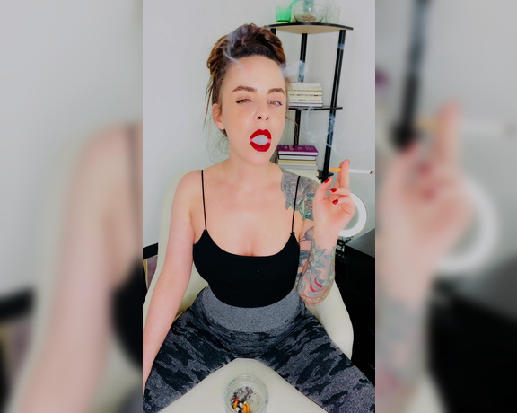 ManyVids - Dani Lynn - Smoking Corks Topless