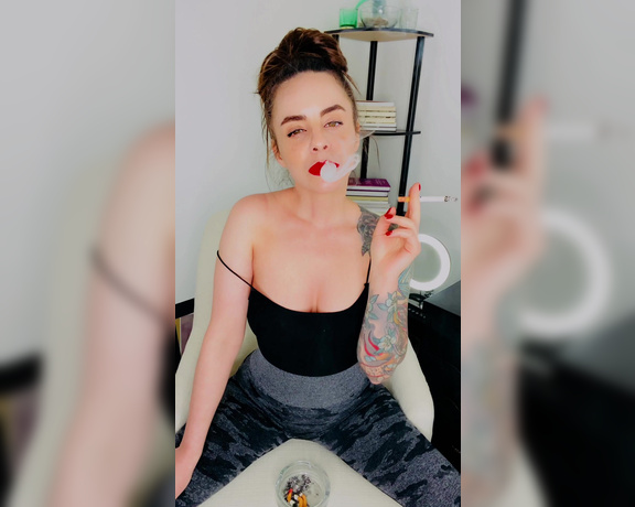 ManyVids - Dani Lynn - Smoking Corks Topless