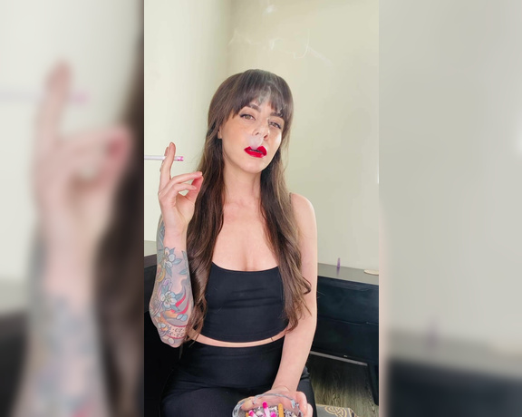 ManyVids - Dani Lynn - Smoking and Playing with Myself