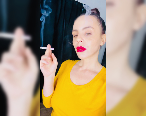 ManyVids - Dani Lynn - Smoking Clip 3