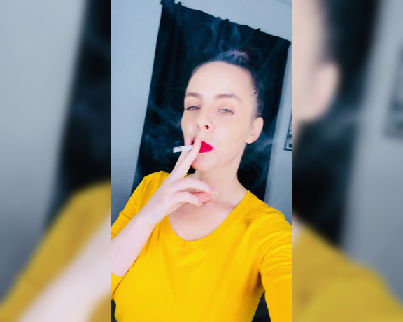 ManyVids - Dani Lynn - Smoking Clip 3