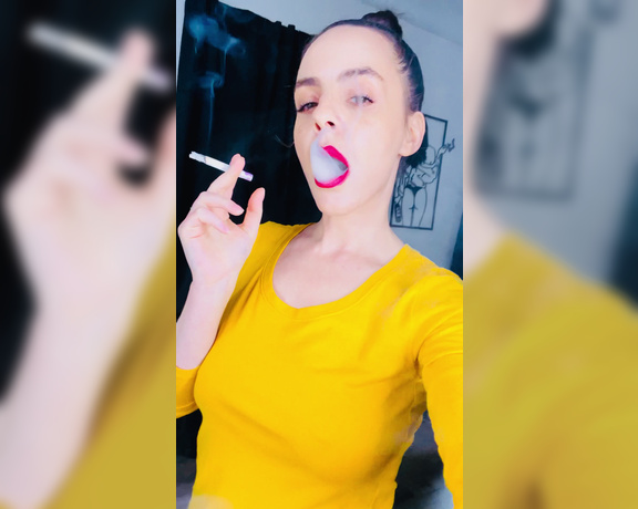 ManyVids - Dani Lynn - Smoking Clip 3