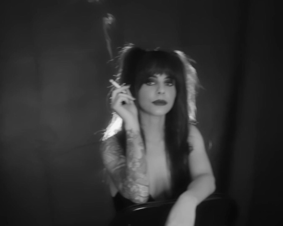 ManyVids - Dani Lynn - Smoking In Fuck Me Panties Version 1
