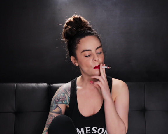 ManyVids - Dani Lynn - Smoking in Jameson Tank Top