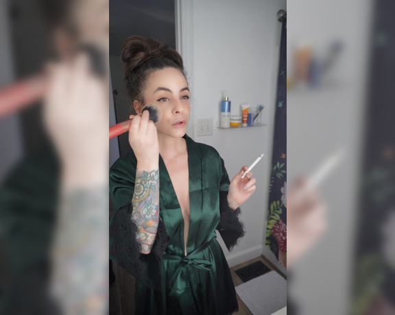 ManyVids - Dani Lynn - Smoking GRWM 2