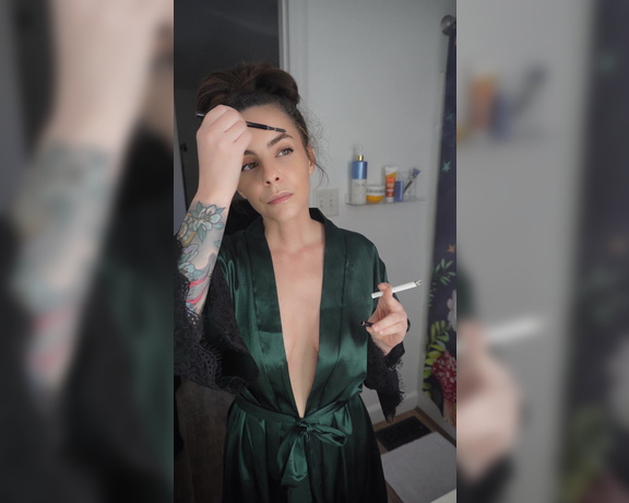 ManyVids - Dani Lynn - Smoking GRWM 2