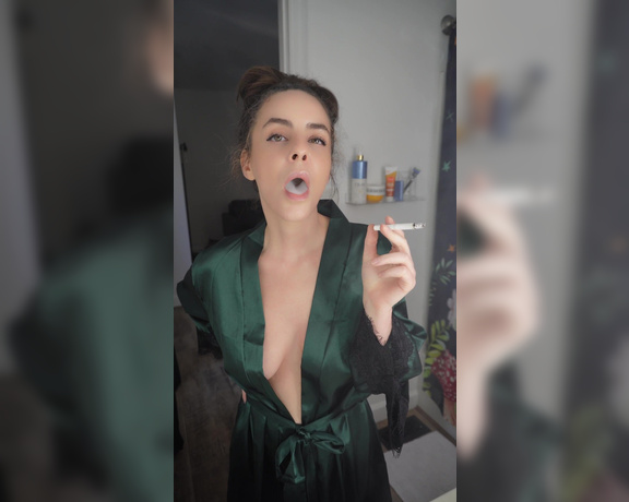 ManyVids - Dani Lynn - Smoking GRWM 2