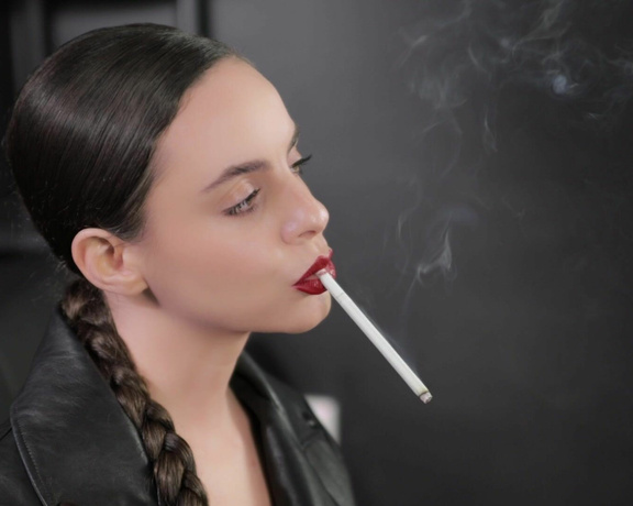 ManyVids - Dani Lynn - Smoking in Leather Jacket Close Up