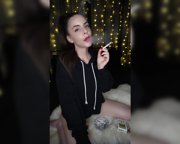 ManyVids - Dani Lynn - Smoking in Black Hoodie