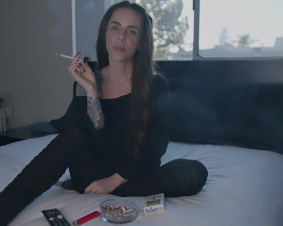 ManyVids - Dani Lynn - Smoking Marlboro Gold 100s