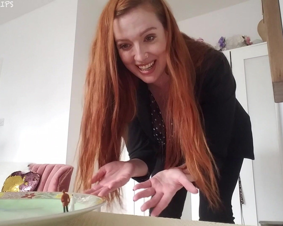 LTLGiantessClips - Giantess Ginger in 'The Photographer' SFX